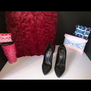 Rock & Republic pumps 👠👠👠.